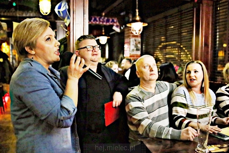 Piątkowe karaoke w Piwiarni Warka