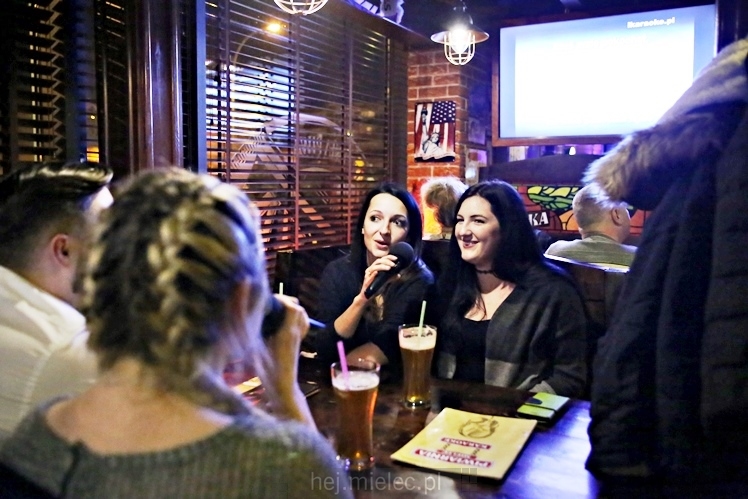Piątkowe karaoke w Piwiarni Warka