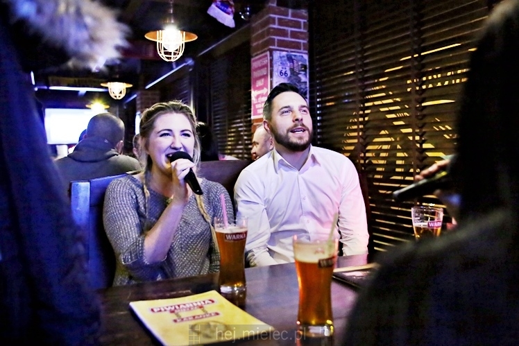 Piątkowe karaoke w Piwiarni Warka