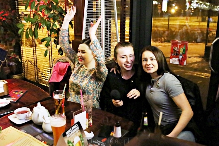 Piątkowe karaoke w Piwiarni Warka