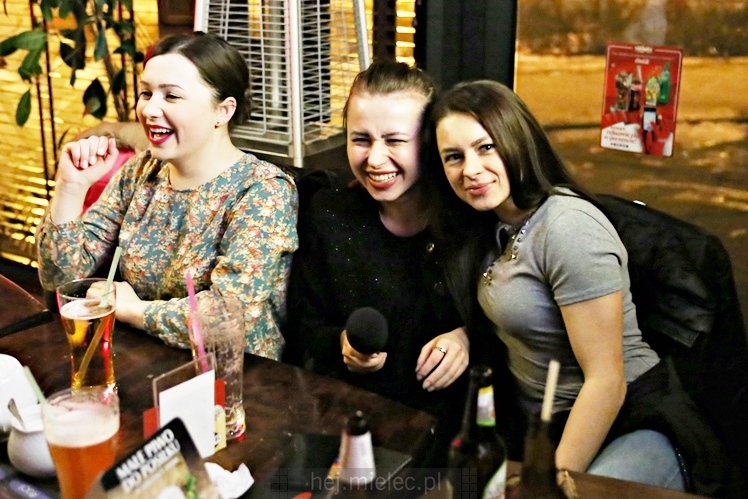 Piątkowe karaoke w Piwiarni Warka