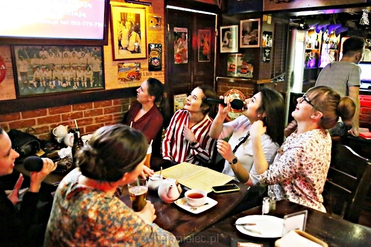 Piątkowe karaoke w Piwiarni Warka