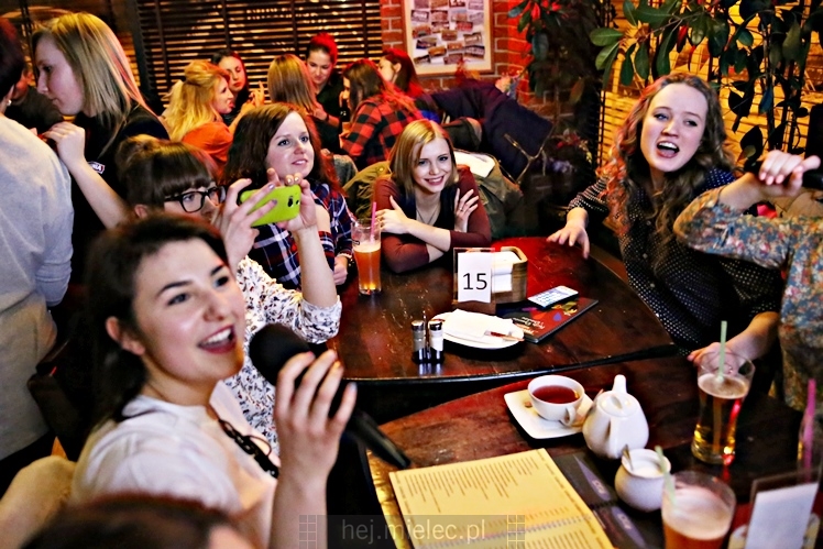 Piątkowe karaoke w Piwiarni Warka