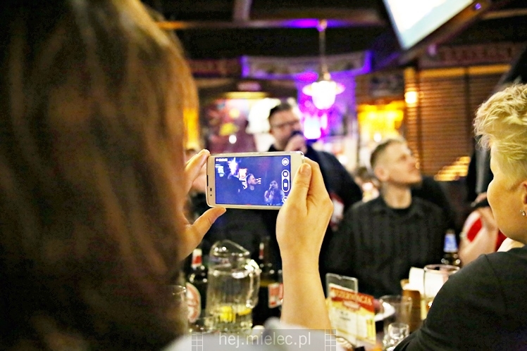 Piątkowe karaoke w Piwiarni Warka