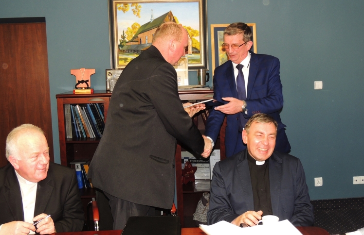 Podpisanie umów na dofinansowanie prac konserwatorskich w zabytkowych świątyniach