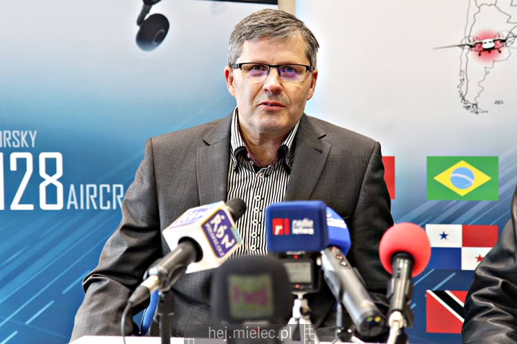 Wielozadaniowy samolot M28 wyruszył na Latin America Demo Tour