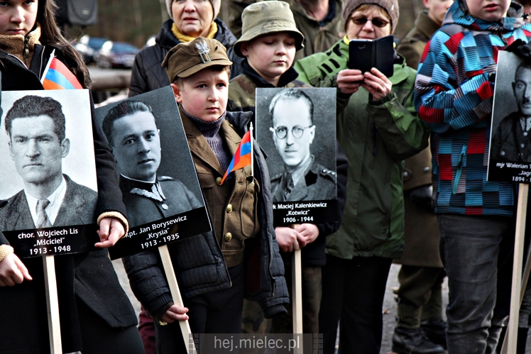 Nadanie imion Żołnierzy Wyklętych Dębom Niezłomnych