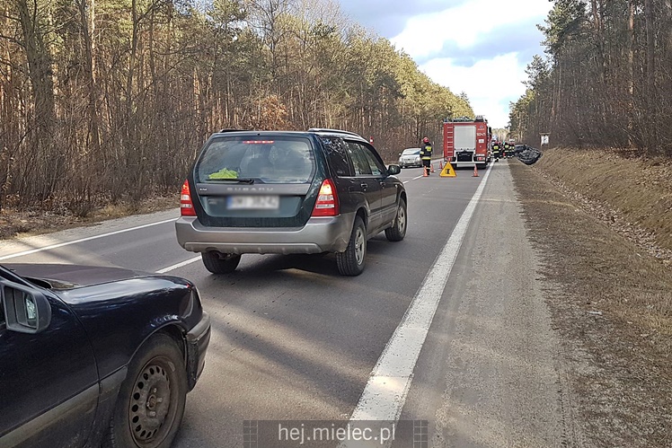Dachowanie na ulicy Wolności: trzy osoby w szpitalu