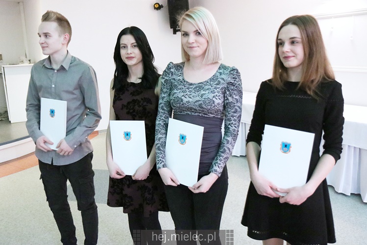 Prezydent Kozdęba nagrodził sportowców z miejskich klubów