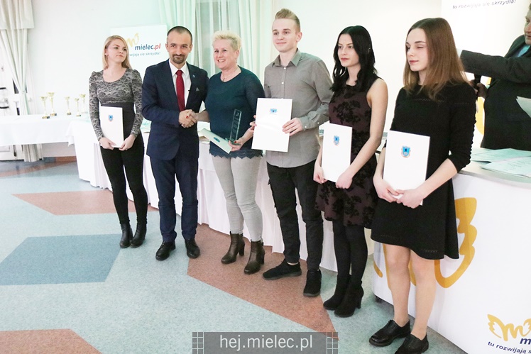 Prezydent Kozdęba nagrodził sportowców z miejskich klubów