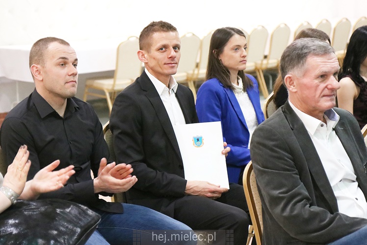 Prezydent Kozdęba nagrodził sportowców z miejskich klubów