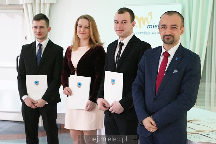 Prezydent Kozdęba nagrodził sportowców z miejskich klubów