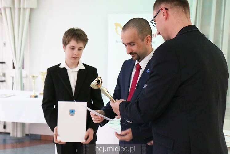 Prezydent Kozdęba nagrodził sportowców z miejskich klubów