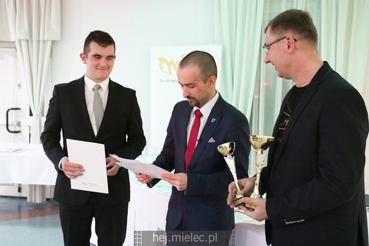 Prezydent Kozdęba nagrodził sportowców z miejskich klubów