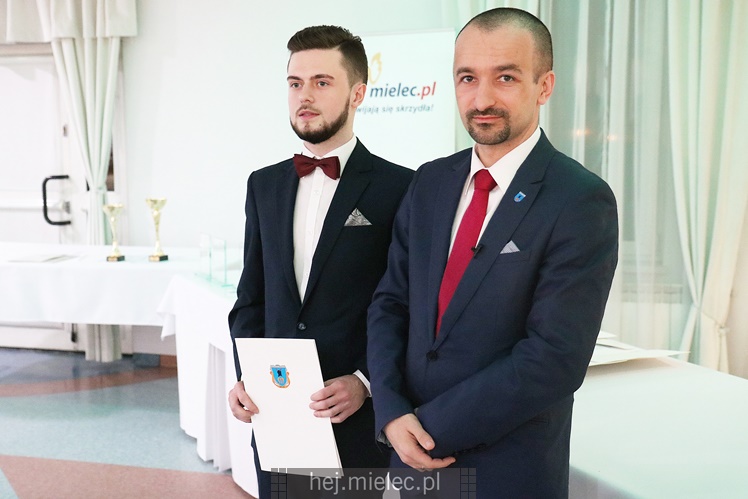 Prezydent Kozdęba nagrodził sportowców z miejskich klubów