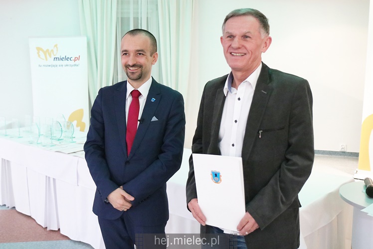 Prezydent Kozdęba nagrodził sportowców z miejskich klubów