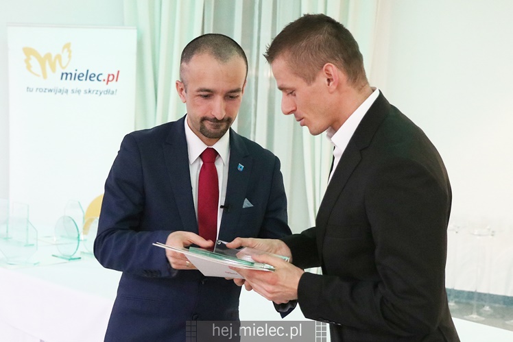 Prezydent Kozdęba nagrodził sportowców z miejskich klubów