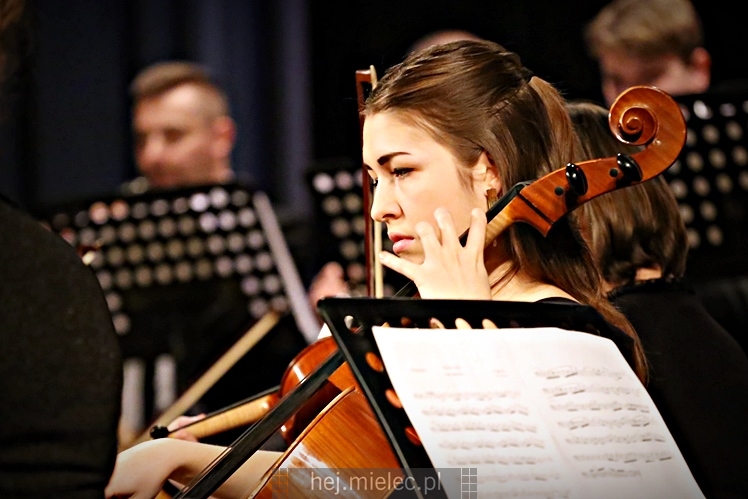 Koncert karnawałowy ?Słynne tanga i walce?