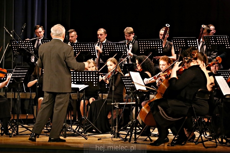 Koncert karnawałowy ?Słynne tanga i walce?