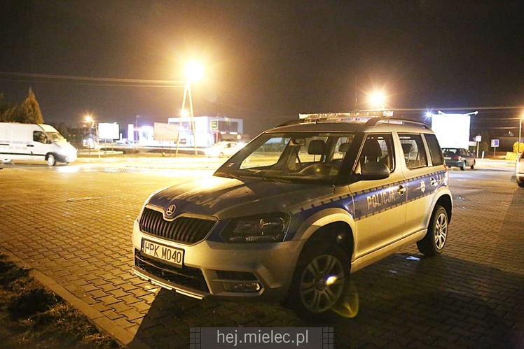 Garaż przeleciał nad drogą i uderzył w dwie kobiety!?