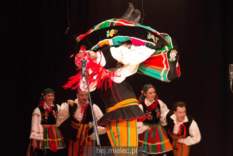 Seniorzy ?Rzeszowiacy? na folkowo witali wiosnę