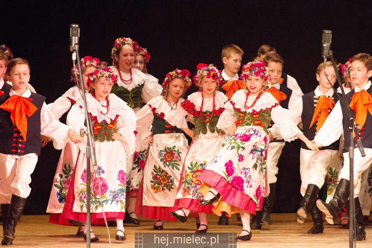 Seniorzy ?Rzeszowiacy? na folkowo witali wiosnę