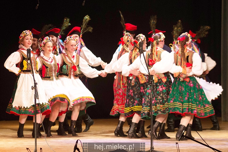 Seniorzy ?Rzeszowiacy? na folkowo witali wiosnę