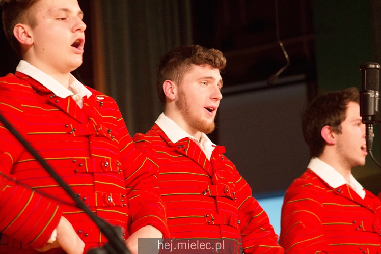 Seniorzy ?Rzeszowiacy? na folkowo witali wiosnę