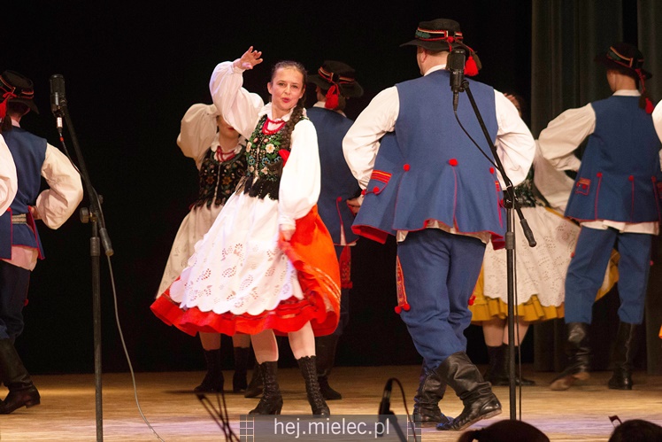 Seniorzy ?Rzeszowiacy? na folkowo witali wiosnę