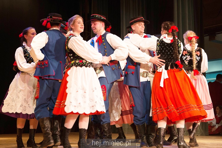 Seniorzy ?Rzeszowiacy? na folkowo witali wiosnę