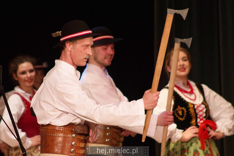 Seniorzy ?Rzeszowiacy? na folkowo witali wiosnę