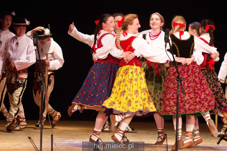 Seniorzy ?Rzeszowiacy? na folkowo witali wiosnę