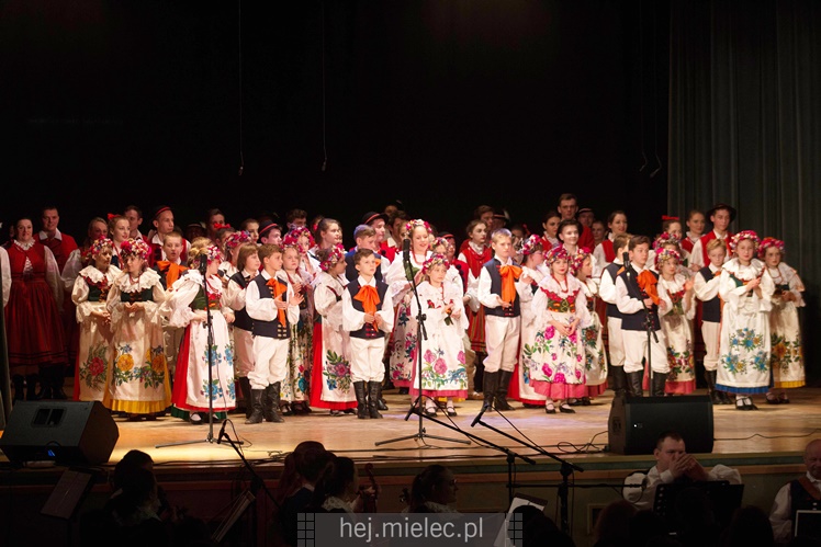 Seniorzy ?Rzeszowiacy? na folkowo witali wiosnę