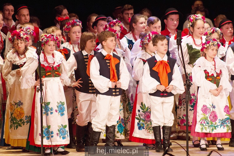 Seniorzy ?Rzeszowiacy? na folkowo witali wiosnę