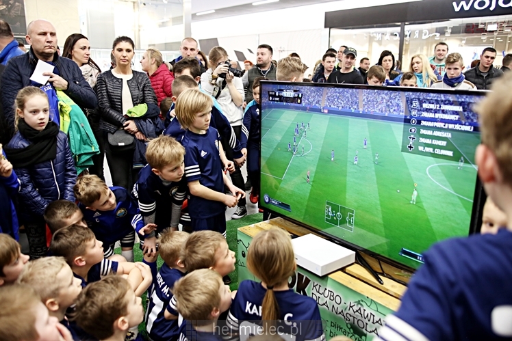 Prezentacja FKS Stal Mielec w Galerii Navigator ? część I