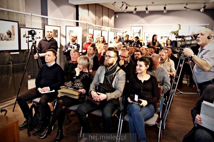 Wernisaż wystawy Tadeusza Rolke ?Miejsca. Rekontrukcja II?