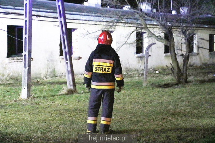 Podpalenie baraku na MMR? Nocna akcja straży pożarnej