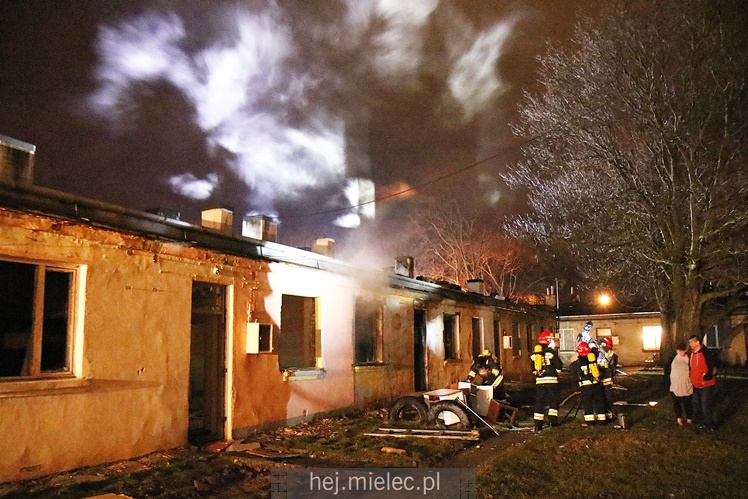 Podpalenie baraku na MMR? Nocna akcja straży pożarnej