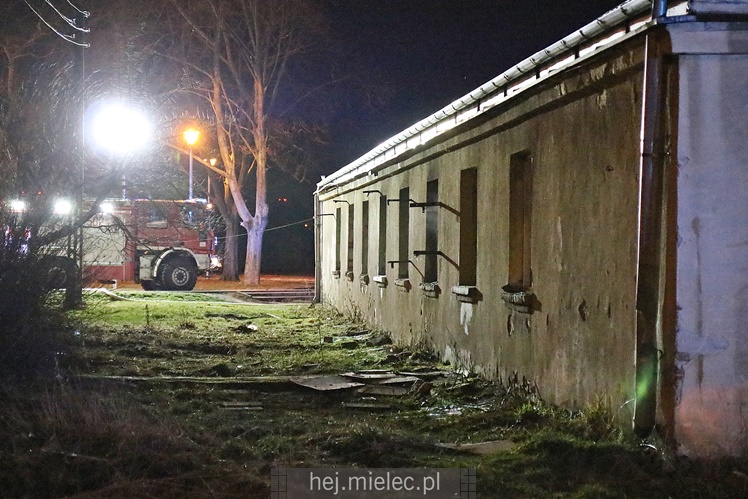 Podpalenie baraku na MMR? Nocna akcja straży pożarnej