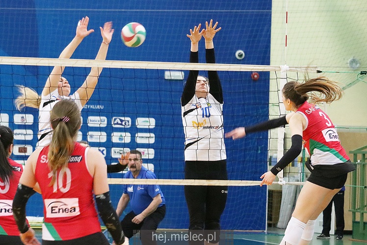 Półfinały Mistrzostw Polski juniorek w siatkówce: Mielec - Piła