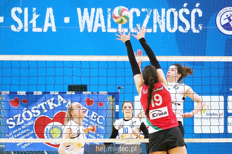 Półfinały Mistrzostw Polski juniorek w siatkówce: Mielec - Piła