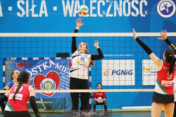 Półfinały Mistrzostw Polski juniorek w siatkówce: Mielec - Piła