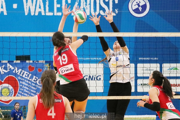 Półfinały Mistrzostw Polski juniorek w siatkówce: Mielec - Piła