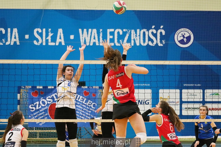 Półfinały Mistrzostw Polski juniorek w siatkówce: Mielec - Piła