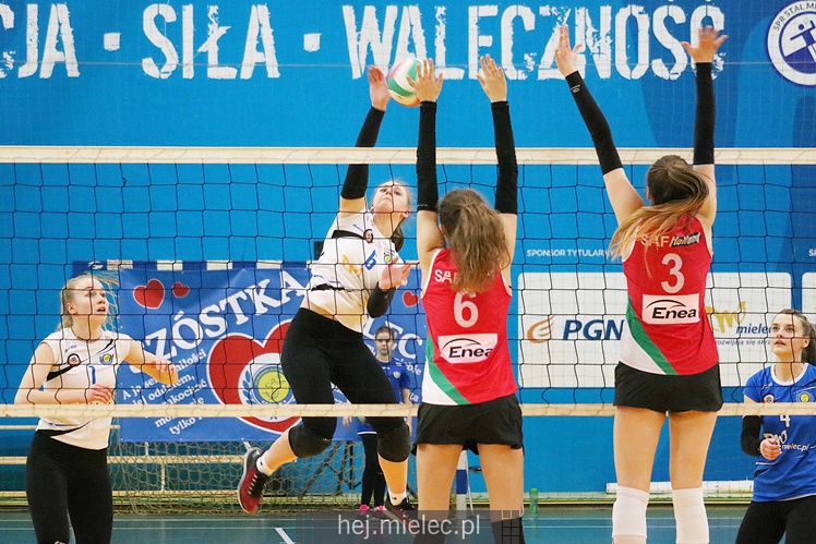 Półfinały Mistrzostw Polski juniorek w siatkówce: Mielec - Piła
