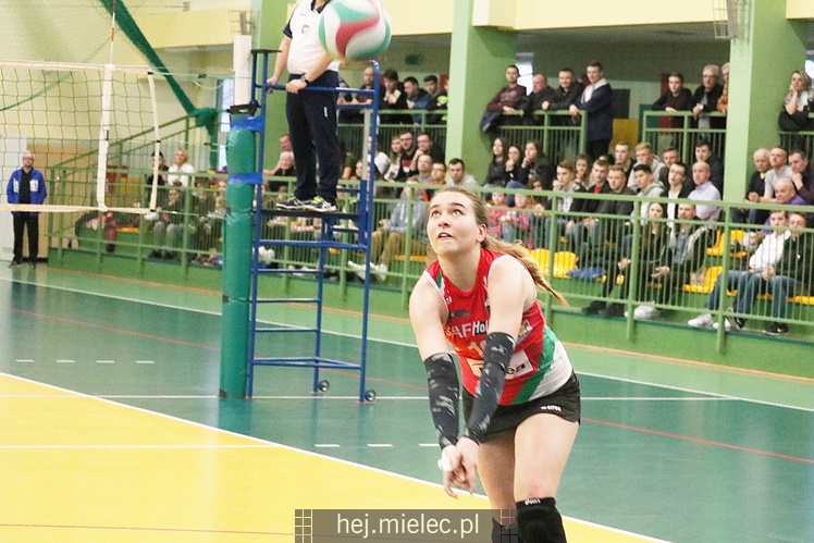 Półfinały Mistrzostw Polski juniorek w siatkówce: Mielec - Piła