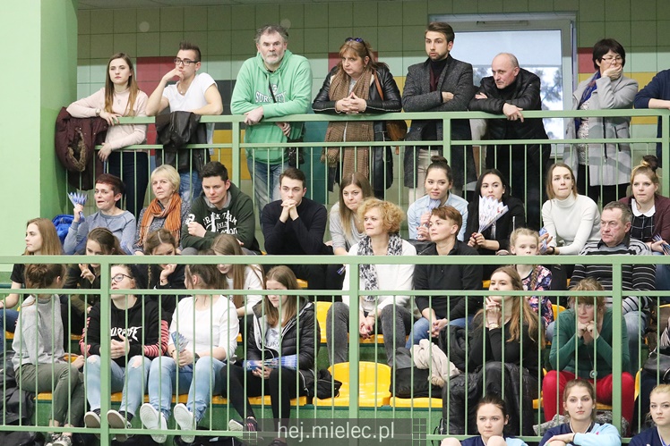 Półfinały Mistrzostw Polski juniorek w siatkówce: Mielec - Piła