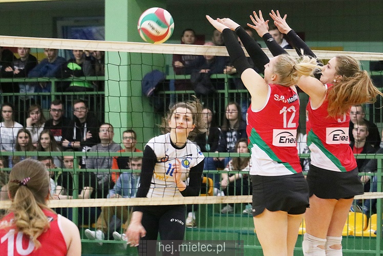 Półfinały Mistrzostw Polski juniorek w siatkówce: Mielec - Piła
