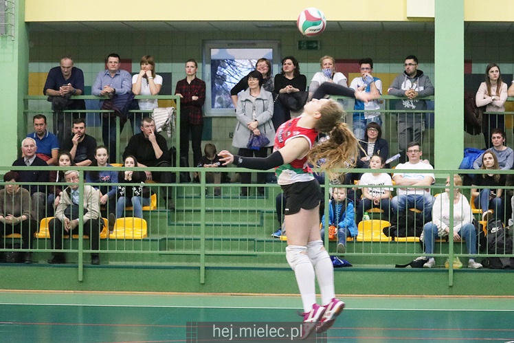 Półfinały Mistrzostw Polski juniorek w siatkówce: Mielec - Piła