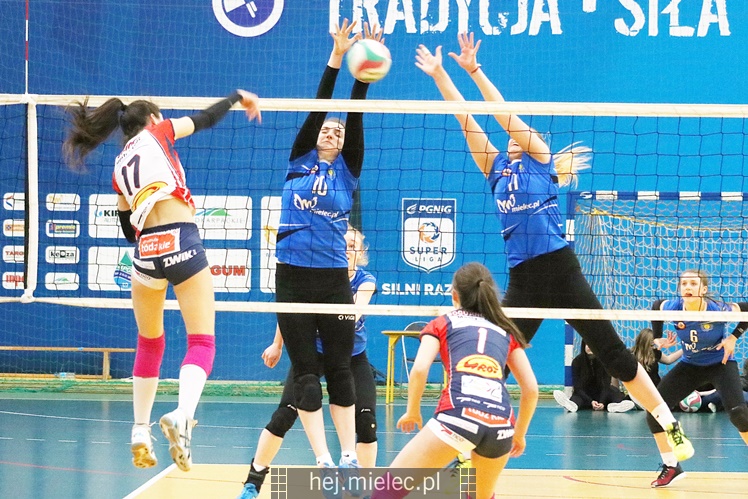 Półfinały Mistrzostw Polski juniorek w siatkówce: Mielec - Łódź